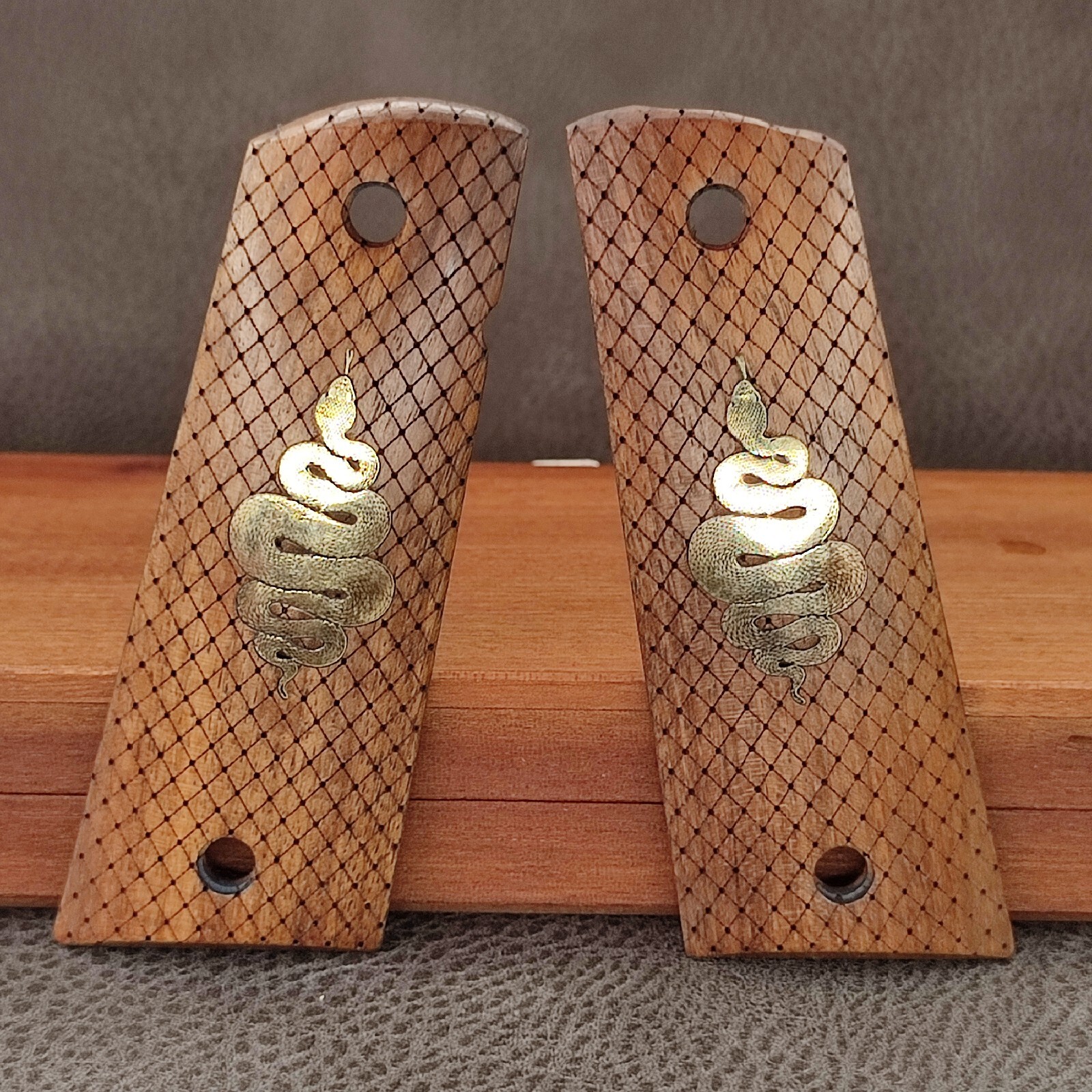 New Colt 1911 Grips Full Size Springfield_Government Turkish Walnut Wood handset