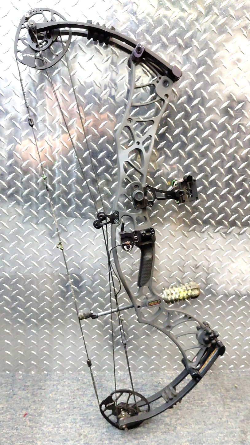Hoyt Helix Ultra,Right Handed, W/SIGHT & QUIVER - FREE SHIPPING