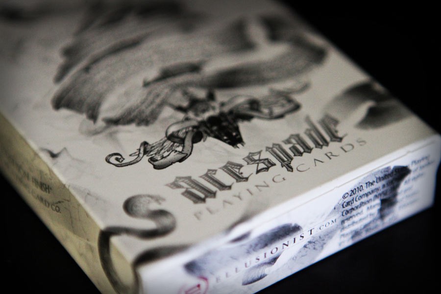 ARCANE WHITE GAFF ACESPADE DECK PLAYING CARDS BY ELLUSIONIST MAGIC TRICKS