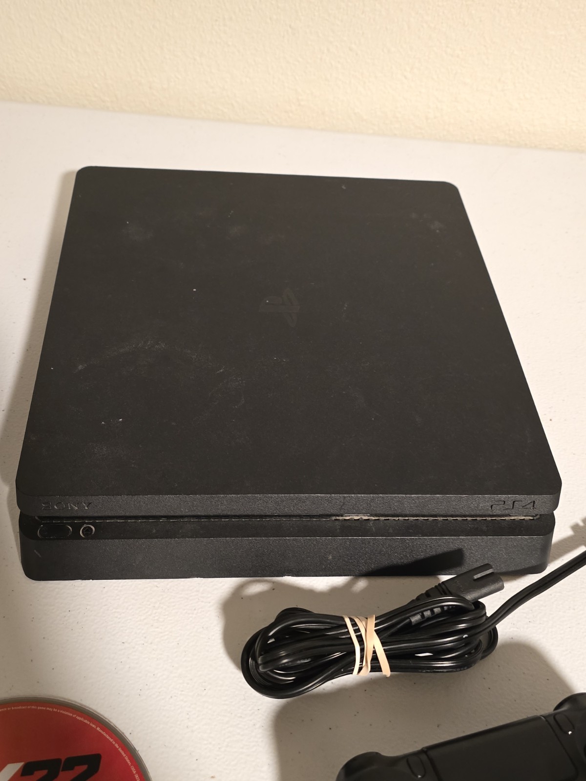 2TB Sony PlayStation 4 PS4 Slim System w/controller & game TESTED AND WORKING!