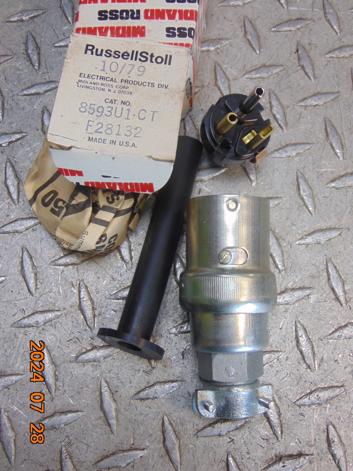 RUSSELLSTOLL 8593U1CT 20A 125V EVER-LOK PLUG