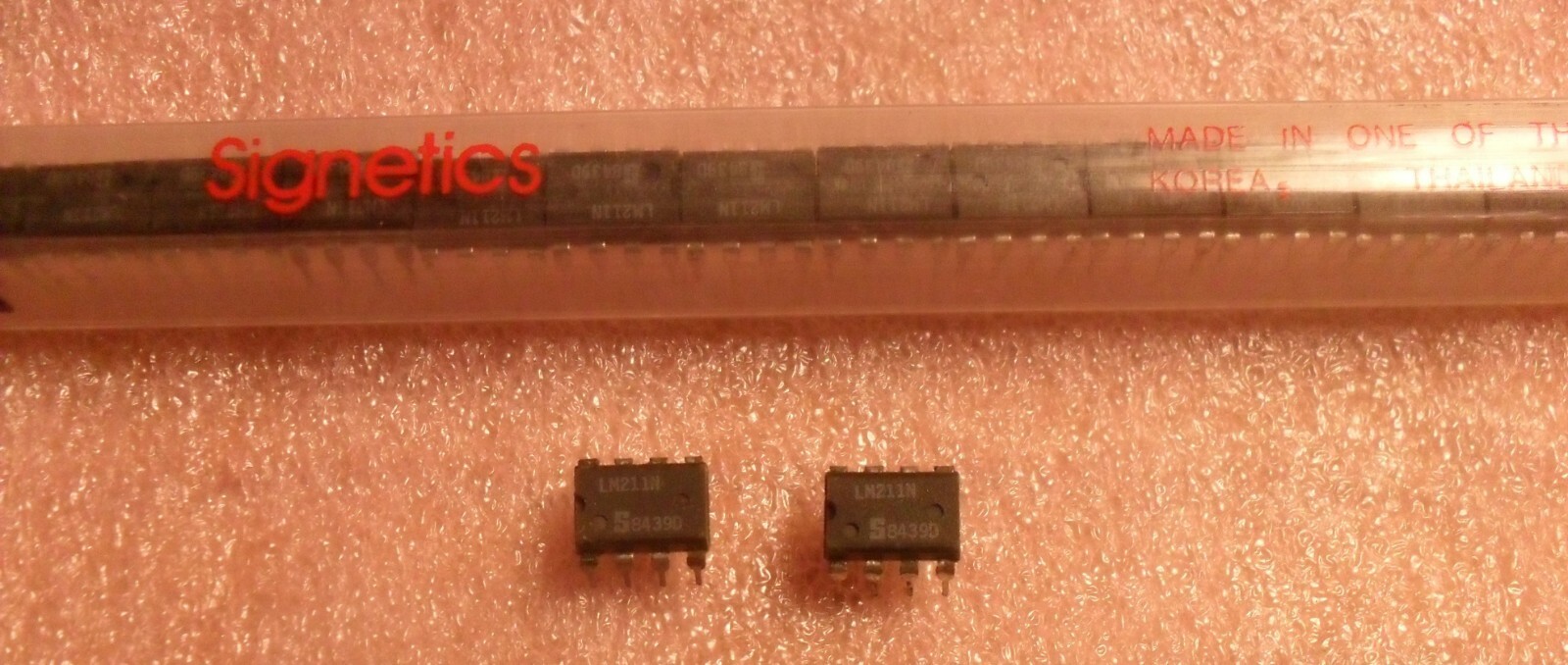 LM211 Differential Comparators 8 Pin DIP NEW Signetics - 2 Pieces Each