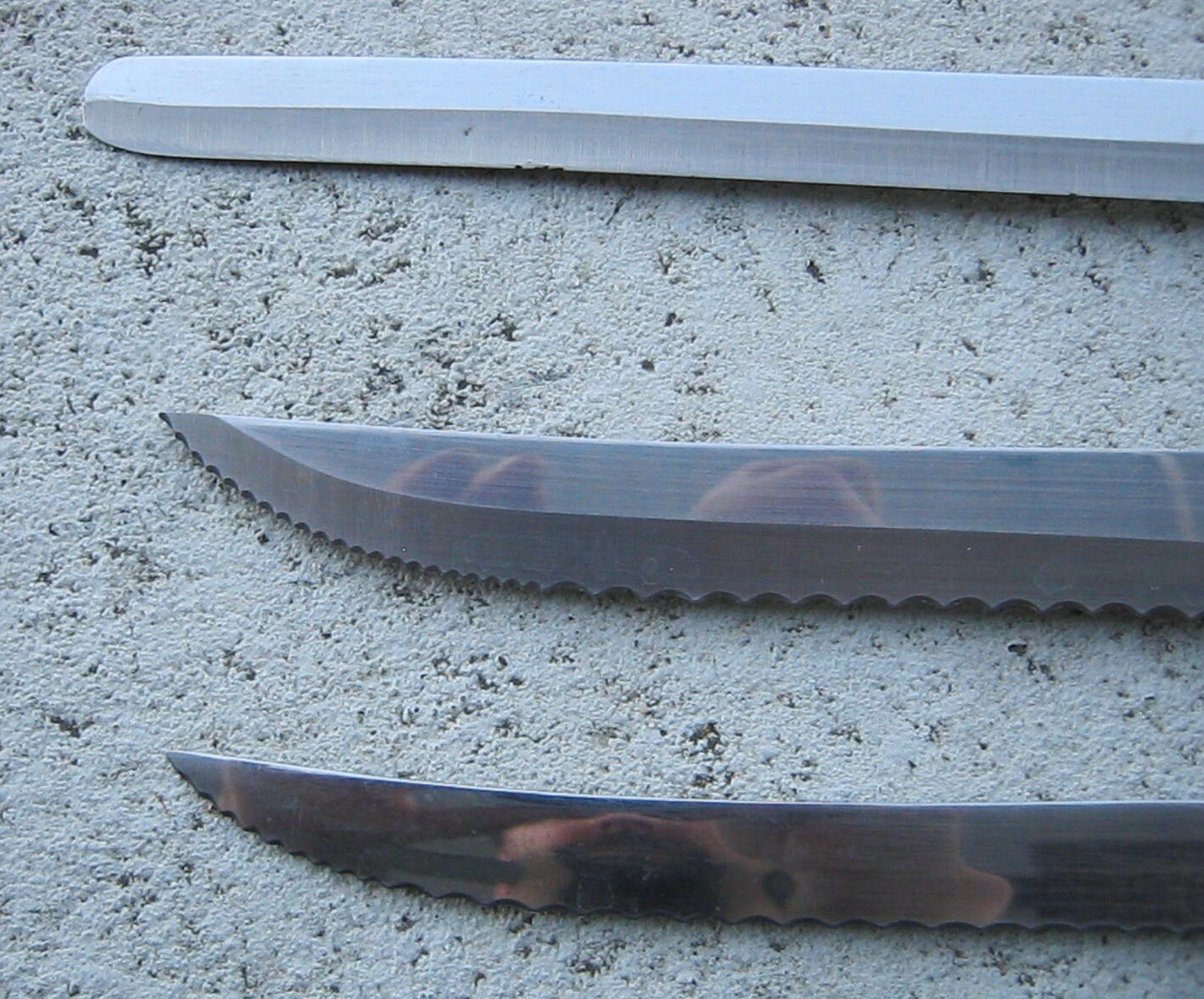 VINTAGE EKCO ETERNA, ONEIDA, & WEST BEND USA BREAD & CARVING KNIVES, LOT OF 3