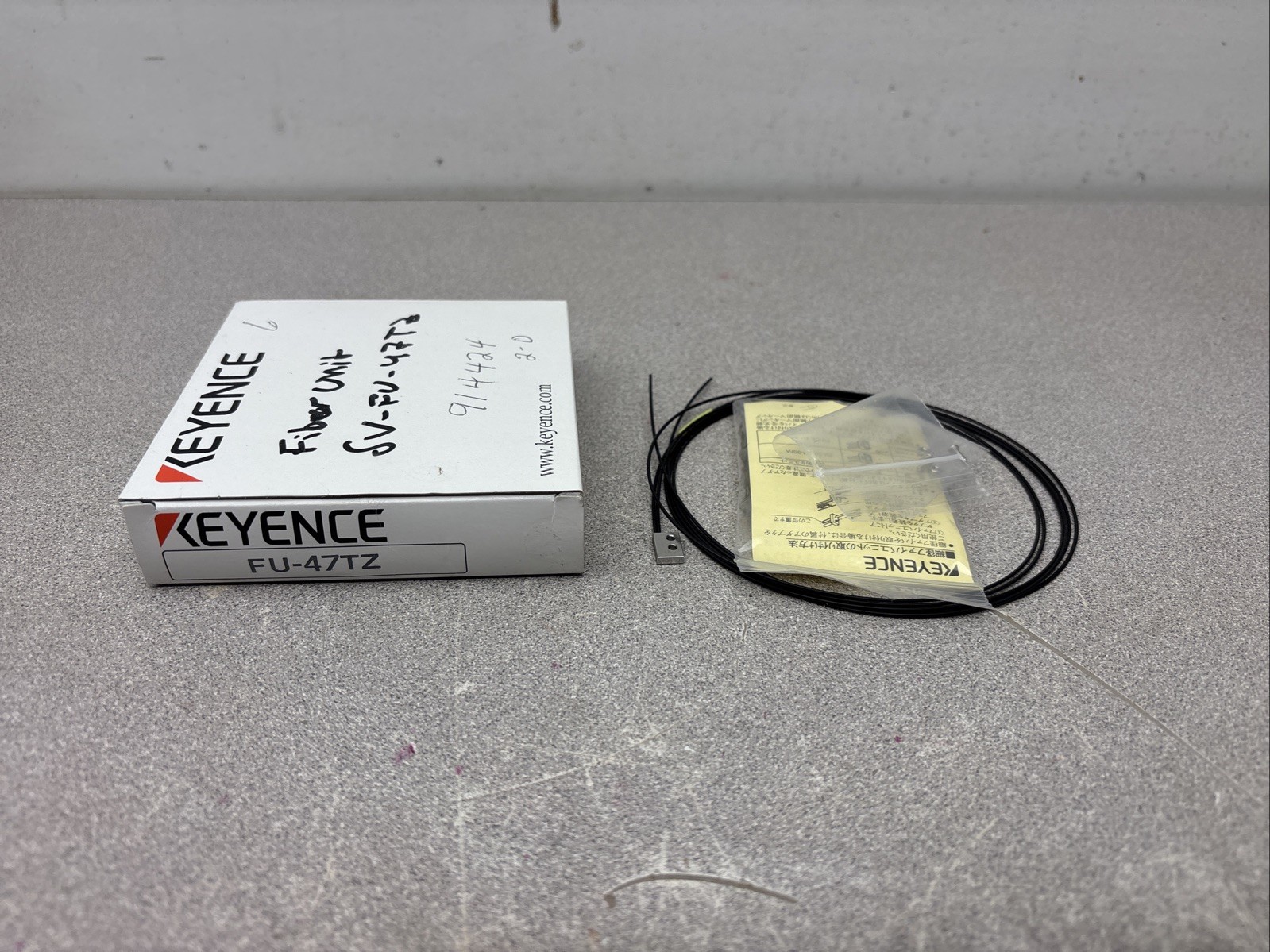 NEW Keyence FU-47TZ Fiber Optic Sensor Switch FU47TZ Cable