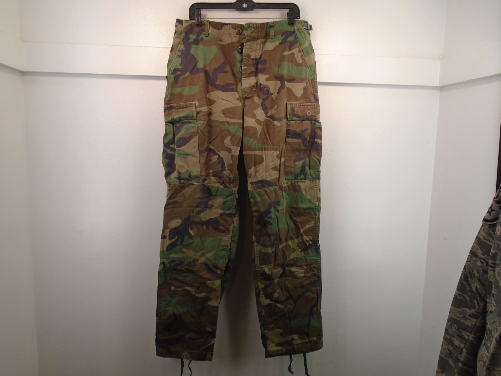 US Military BDU Woodland Camo 50/50 Twill Pants Trousers Medium Regular 1994 8-F