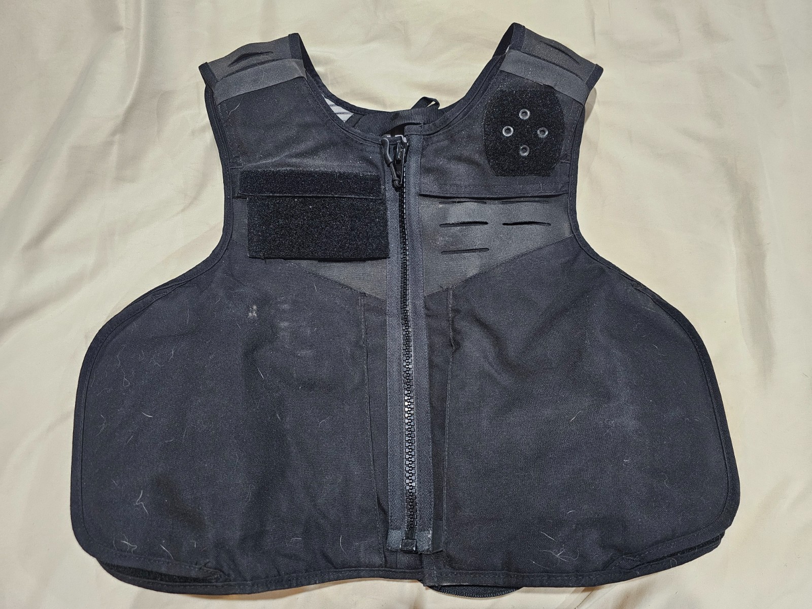Safariland front zip body armor carrier - Black/Large