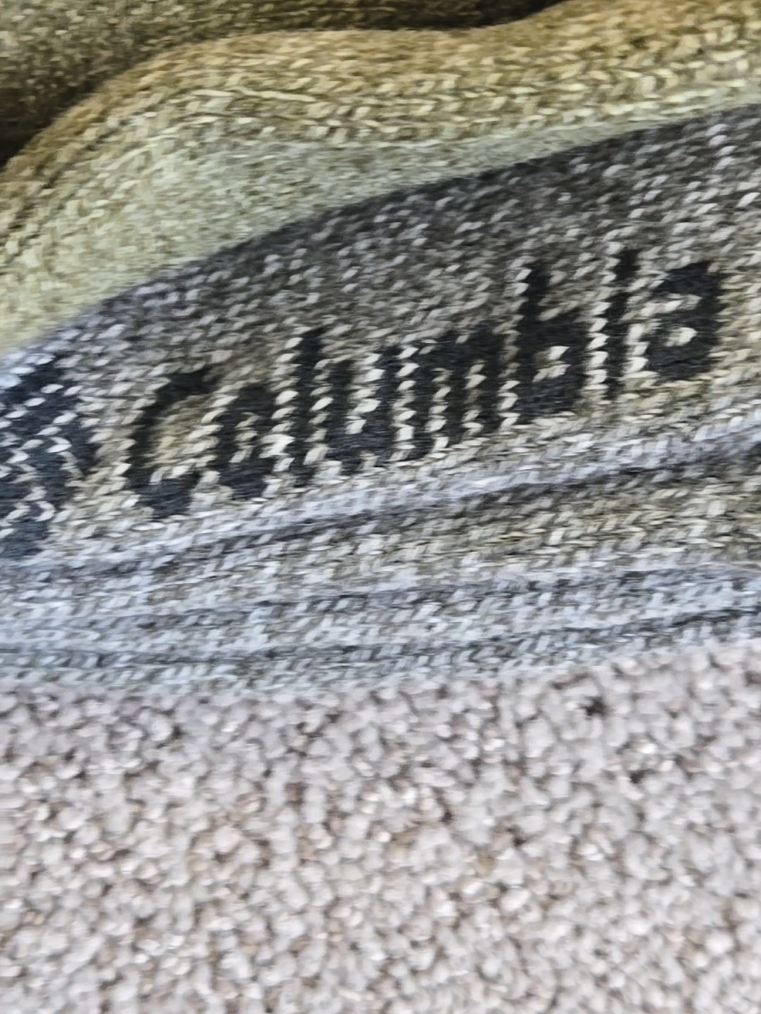 Columbia 2 Pk Gray and Green Fleece Comfort Crew Socks Men's Sz 6-12 NWT