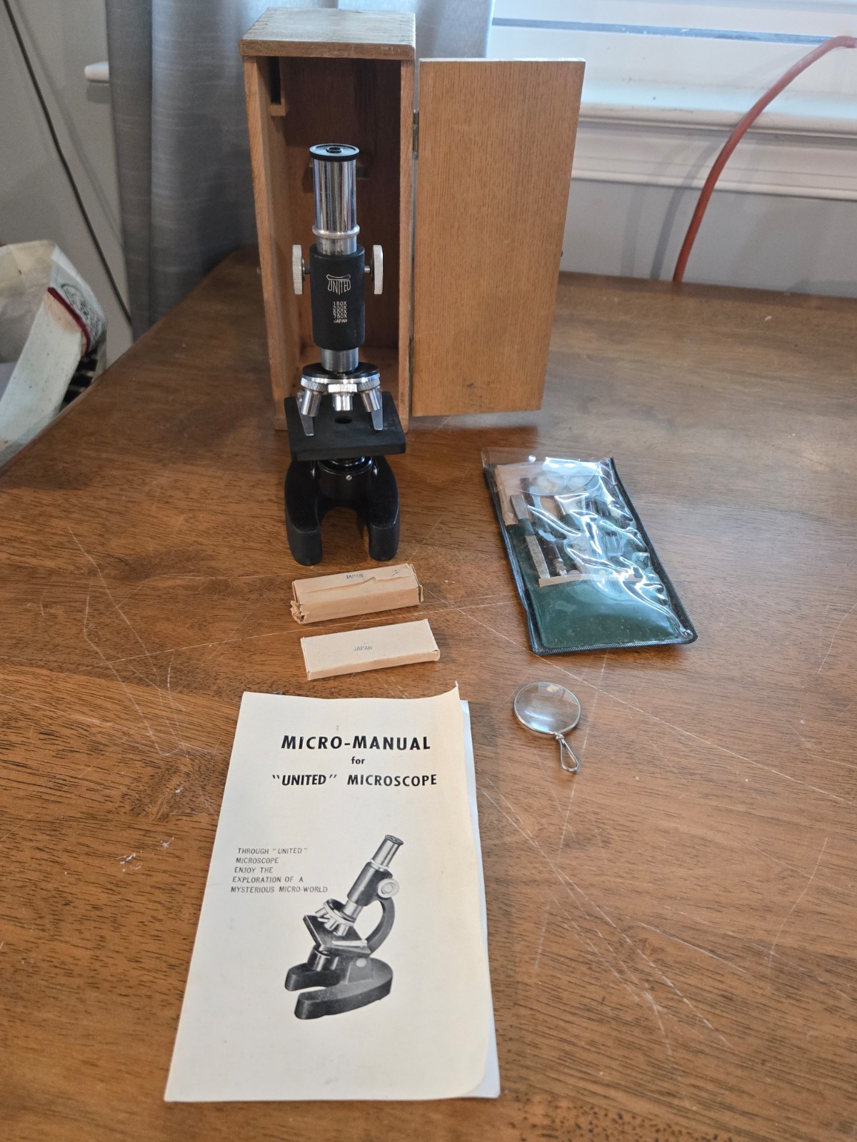 Vtg United Microscope 150X750  Made In Japan Wooden Box And Accesories+Manual