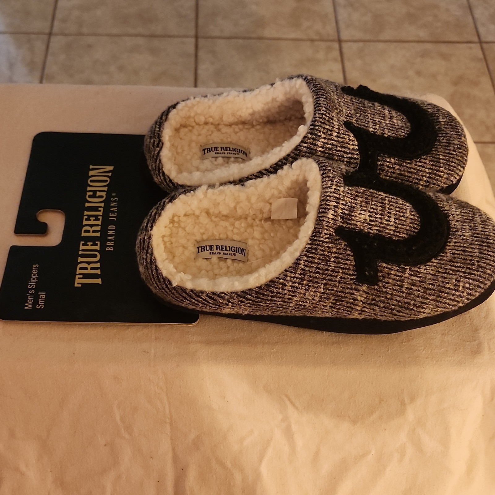 True Religion Men's Gray Black Slip-On Slippers Lined Size 7-8