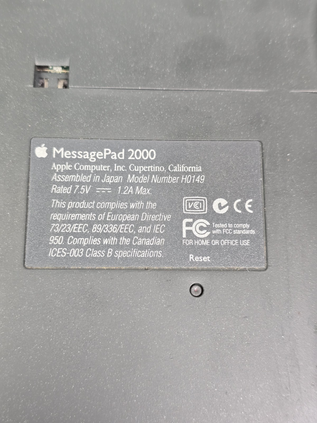 Apple Newton MessagePad 2000 Bundle Flash Memory Stylus Manuals Extras
