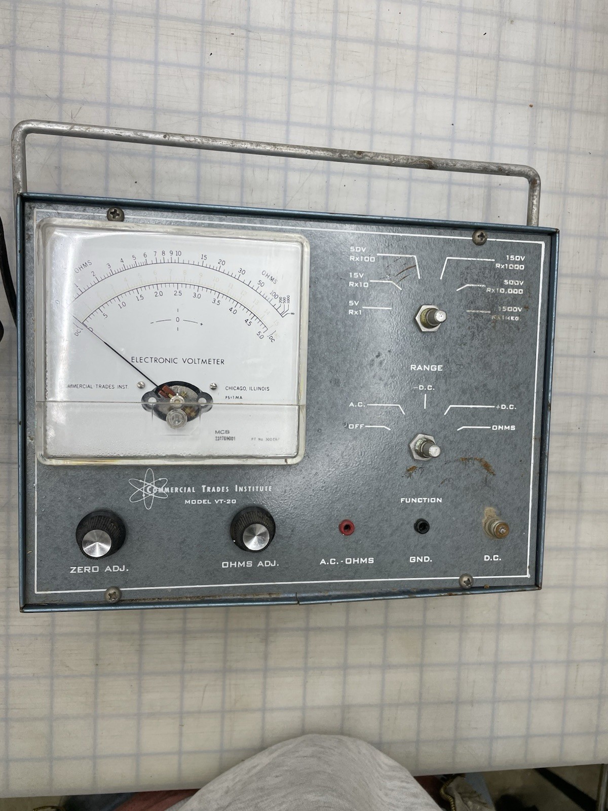 VTG Commercial Trades Institute VT-20 Electronic Voltmeter Untested