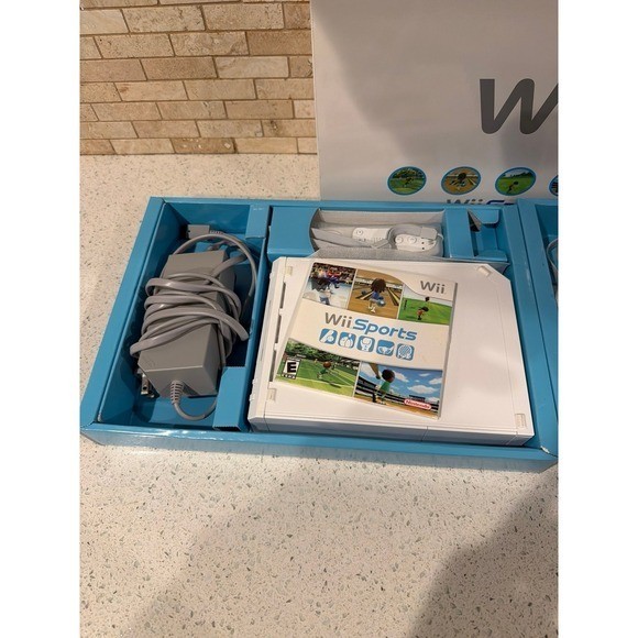 Nintendo Wii Console Bundle White w/ Box Wii Sports Resort Controller Tested
