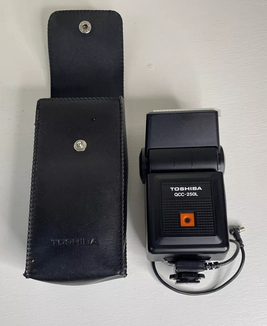 Toshiba QCC-250L Camera Flash Used In Working Condition With Original Case Box