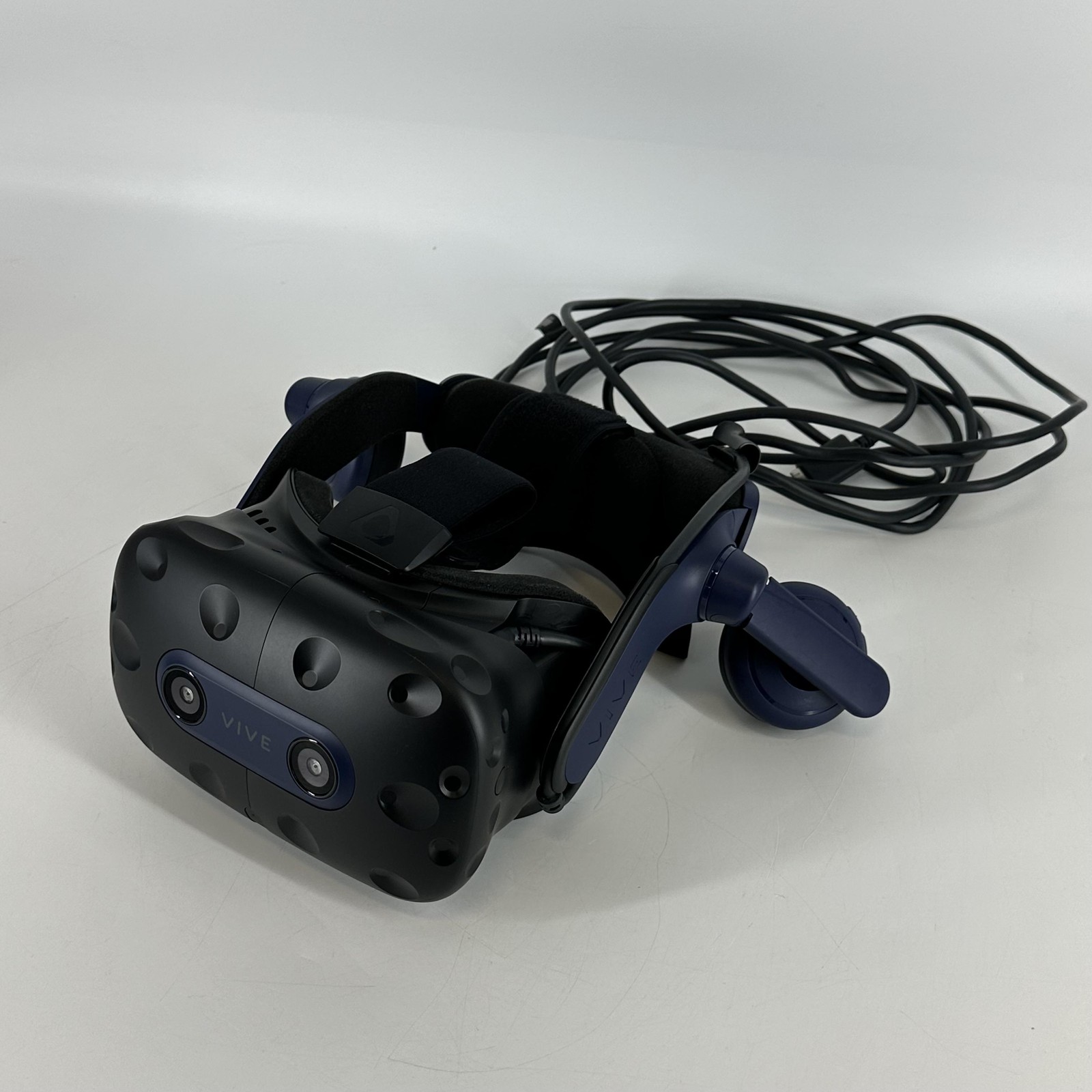 HTC Vive Pro 2 VR Headset w/ Controller/Link Box/Base Stations/USB Cable - Good