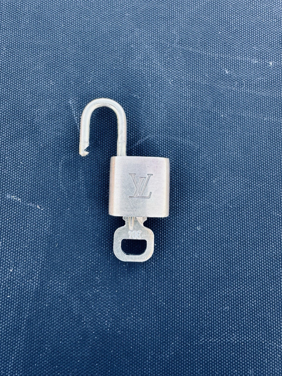 AUTHENTIC LOUIS VUITTON WORKING BRASS LOCK & KEY RANDOM NUMBER