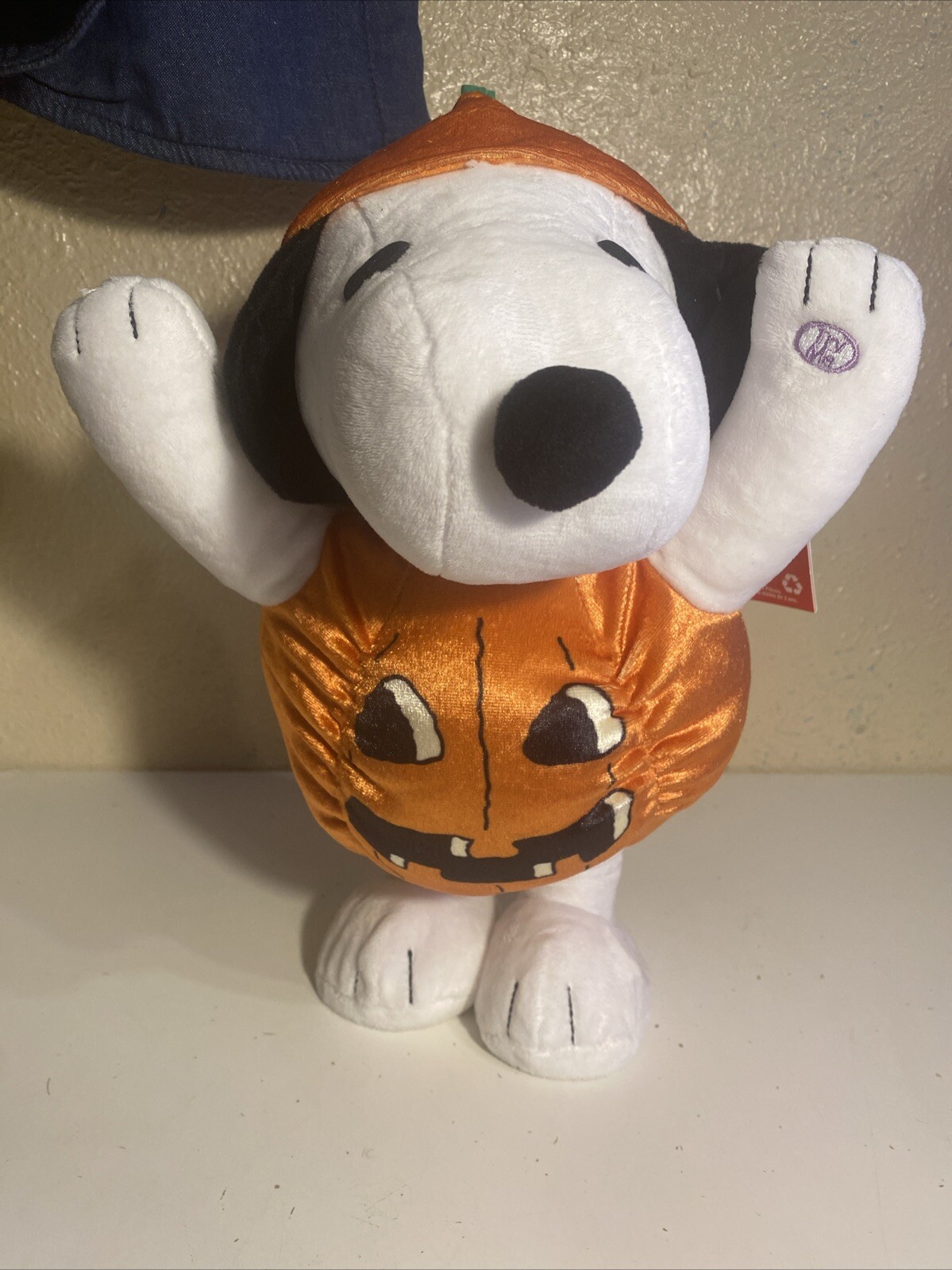 Peanuts - Snoopy Side Stepper Pumpkin Dancing Plush Halloween Howling Sounds