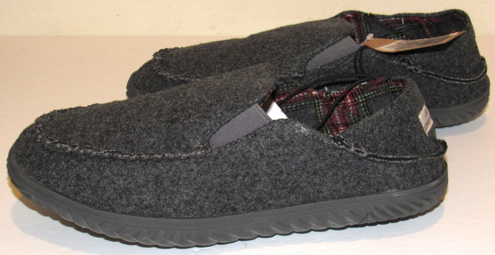 Staheekum Curbside Slippers Mens 8 Felt Flannel Lining Charcoal Gray Cushion NEW