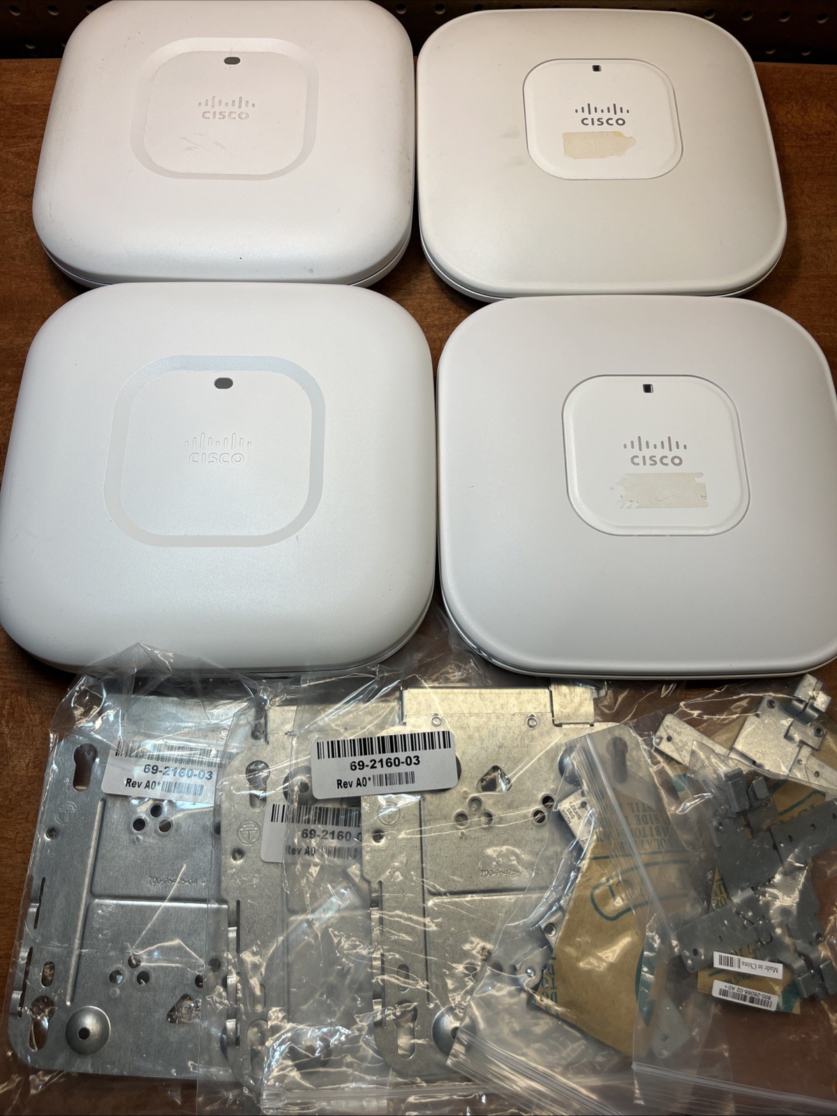 Cisco AP Lot 4x (2x AIR-CAP2702I-A-K9, 2x AIR-LAP1142N-A-K9) + Mounts Untested