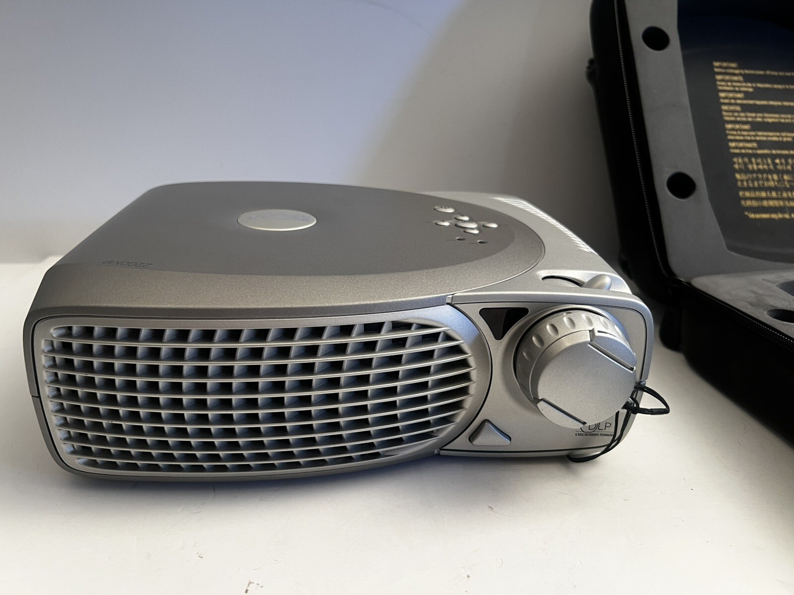 DELL DLP Front Projector 2200MP with Case and Remote