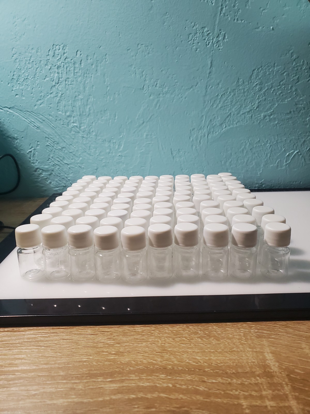 300 Small Screw Top Containers