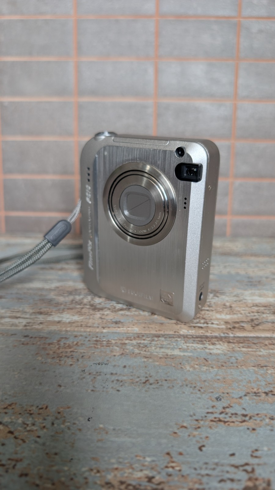 Fujifilm FinePix F610 — Rare Vertical Design — Untested / For PartsUp for sale i