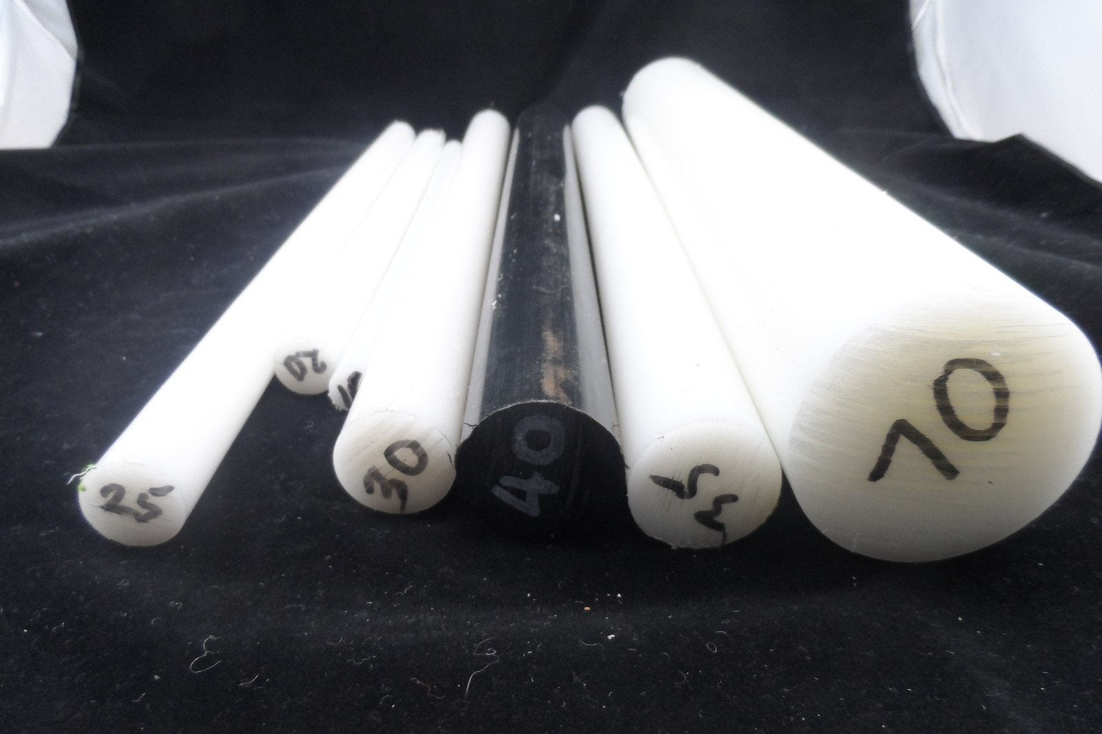 ACETAL POM WHITE ROD 20 MM DIA 300 MM LONG  AUSTRALIA POST TRACKING