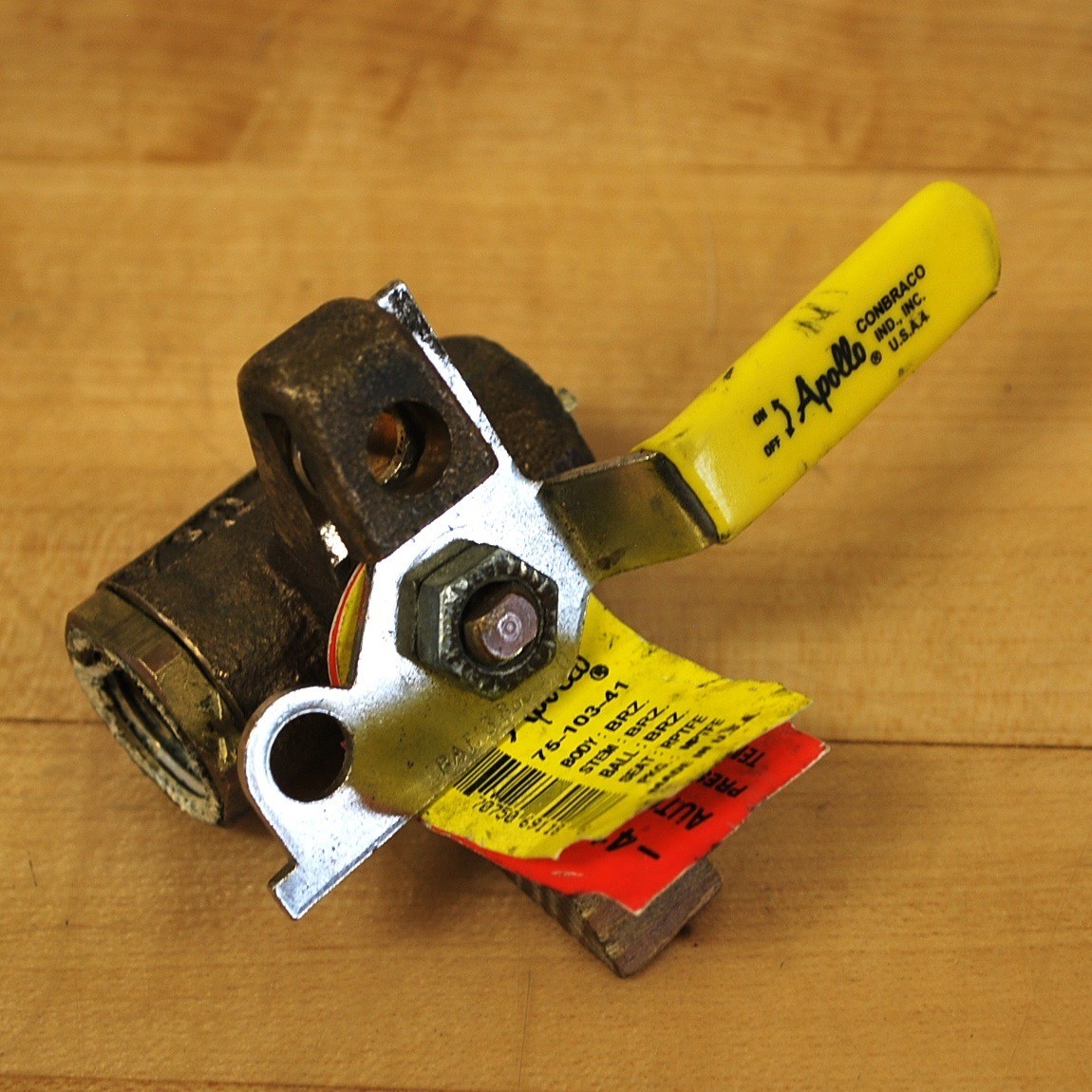 Apollo #75-103-41 1/2"NPT Brass Shut Off Valve with Lock Out. 600WOG - USED