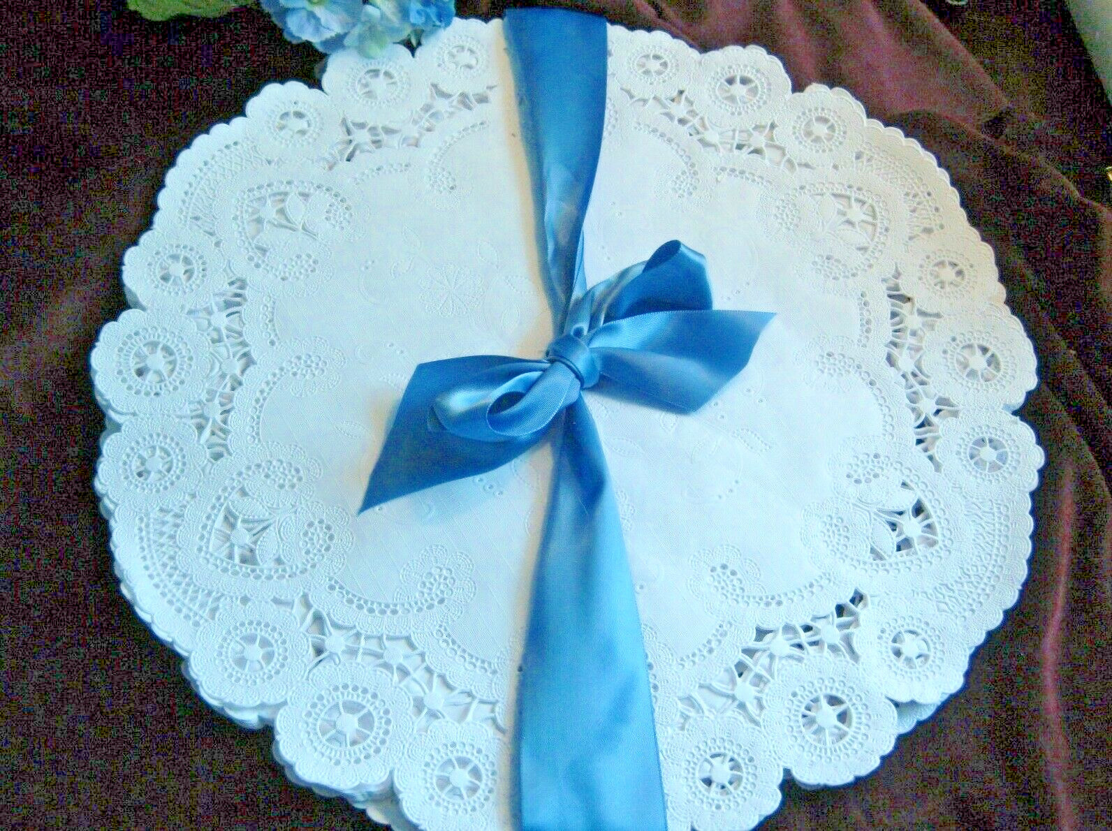 50 12" WHITE FRENCH LACE HEART ROUND PAPER DOILIES WEDDING CHARGER PLACEMAT