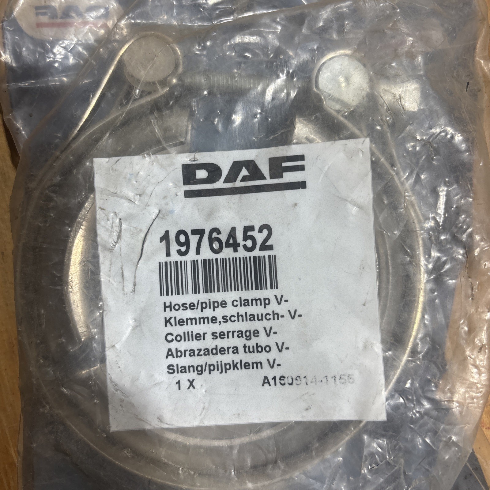 DAF 1976452 HOSE/PIPE V-CLAMP PACCAR
