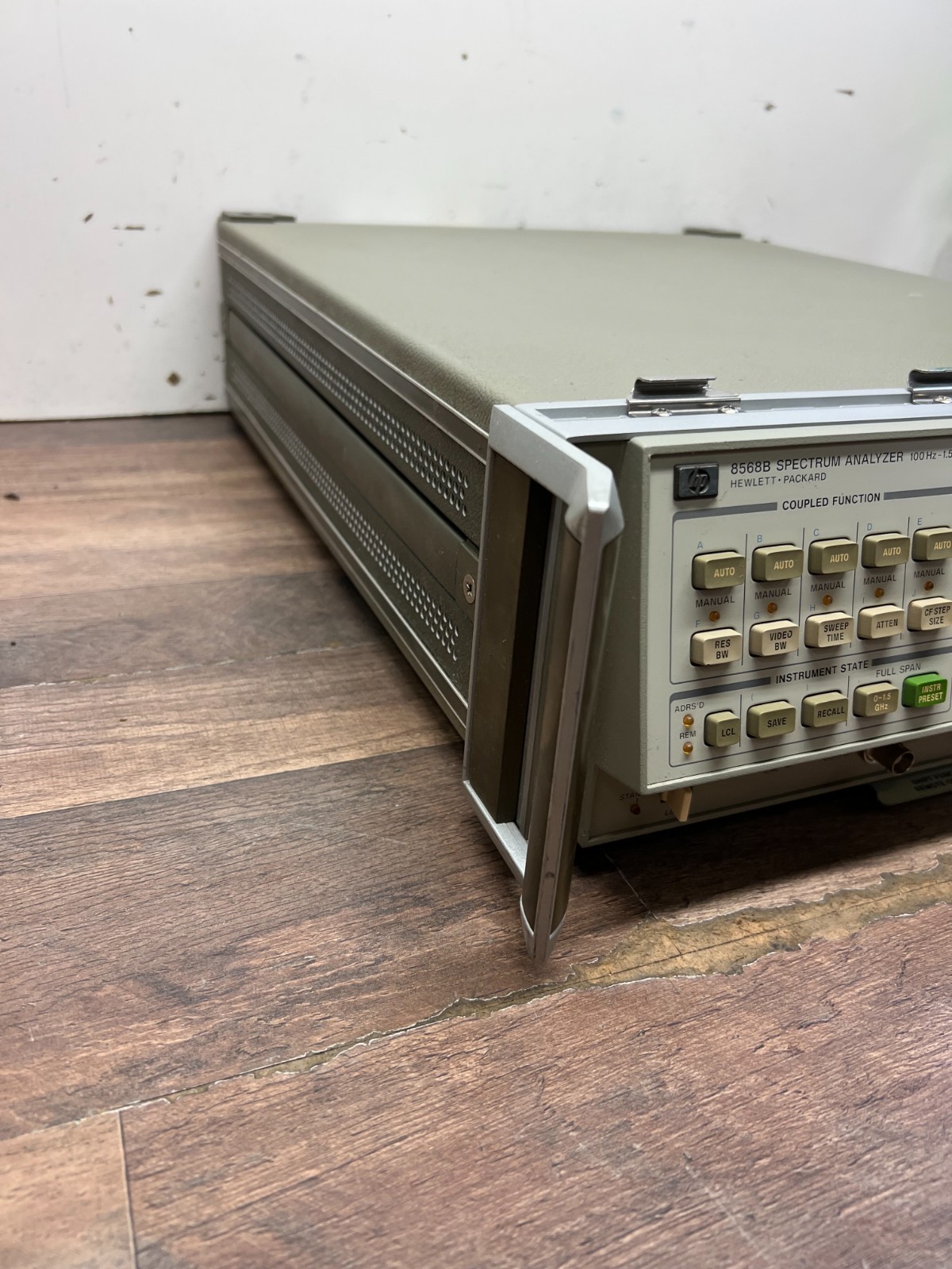 HP 8568B Spectrum Analyzer 100 Hz - 1.5 GHz