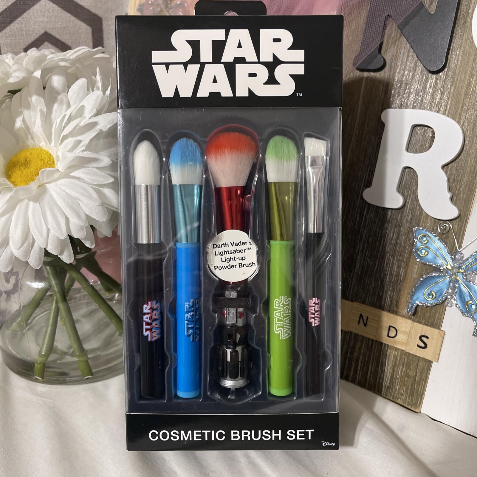 Taste Beauty StarWars Disney Cosmetic Brush Set of 5 Brush Lightsaber Lights Up