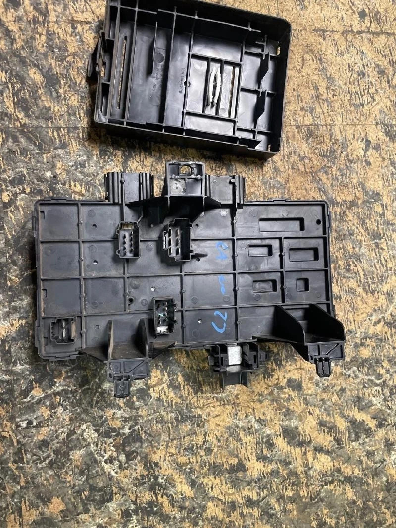2004 Ford F150 Fuse Box Junction Relay Block Engine OEM