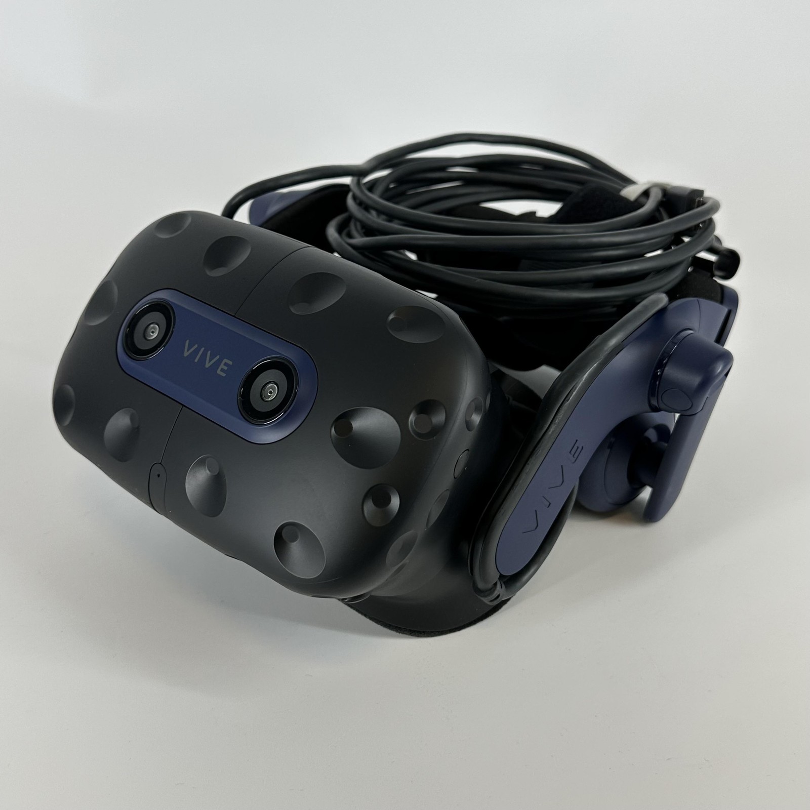 HTC Vive Pro 2 VR Headset w/ Controllers/Link Box/USB Cable- Good w/ LCD Damaged