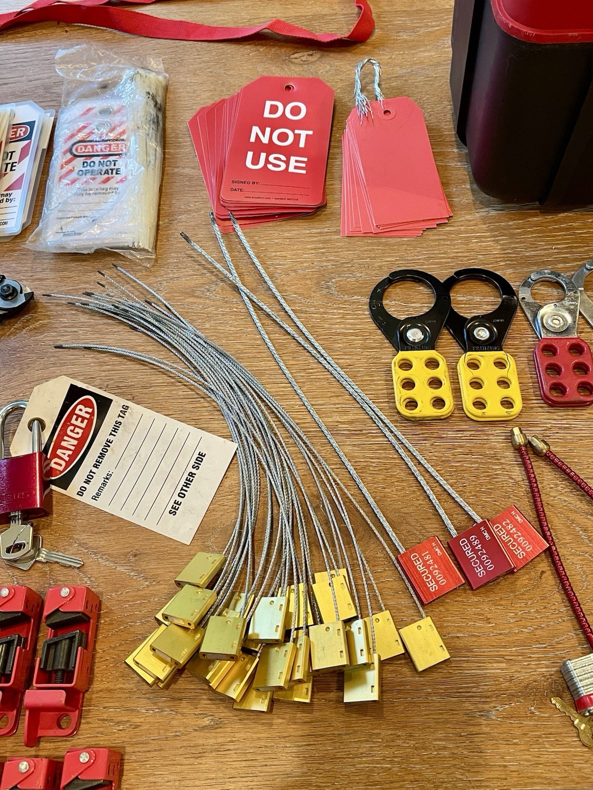 Master Lock Electrical Lockout Kit with Case