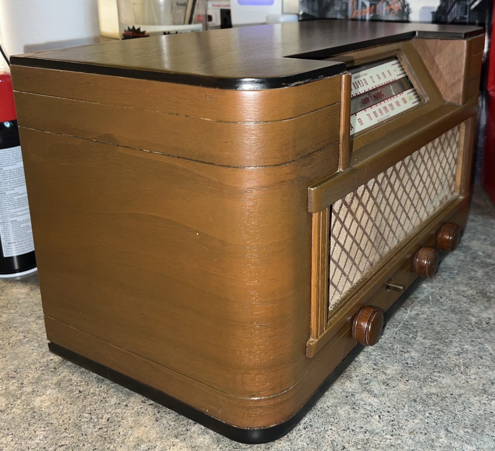 AIR KING Tabletop Broadcast Receiver. Model: 4604. Solid bones for nice rehab!