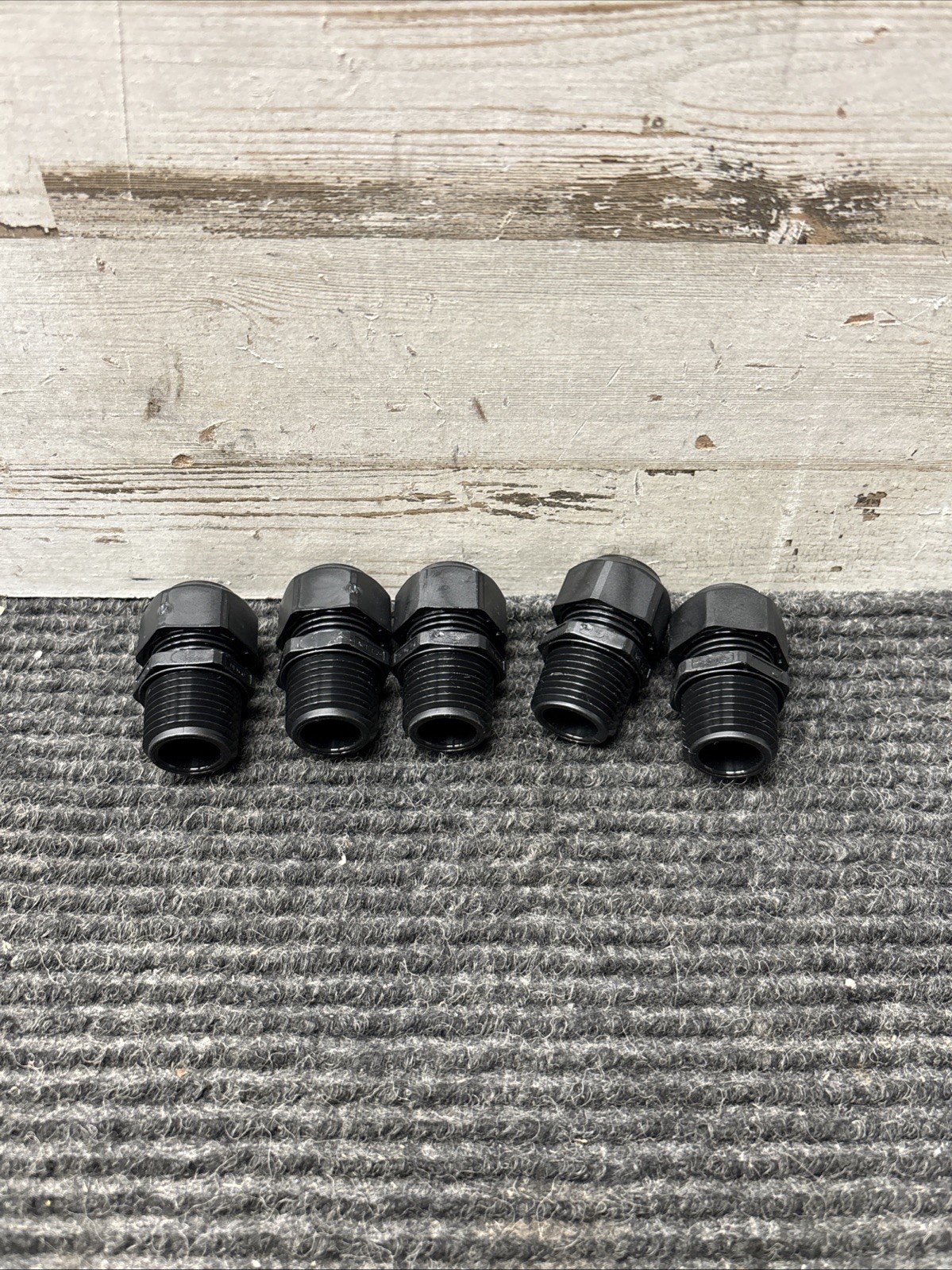 Lot of 5 Heyco 836-M3231 Cable Glands, Strain Reliefs  NPT  1/2" (no cord grip)