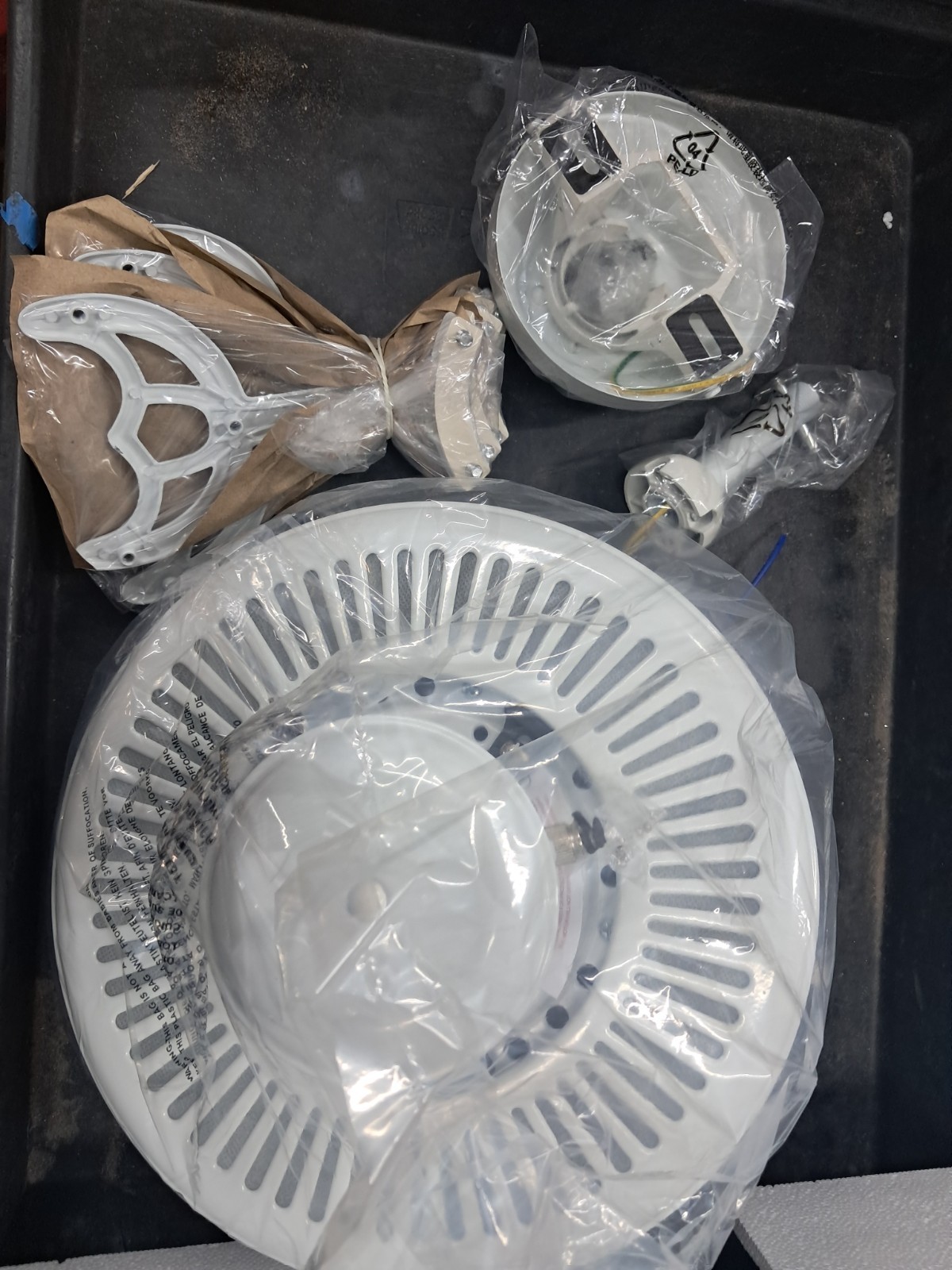 Ceiling Fan 52” + Lighting Kit RP MODEL 1052 White