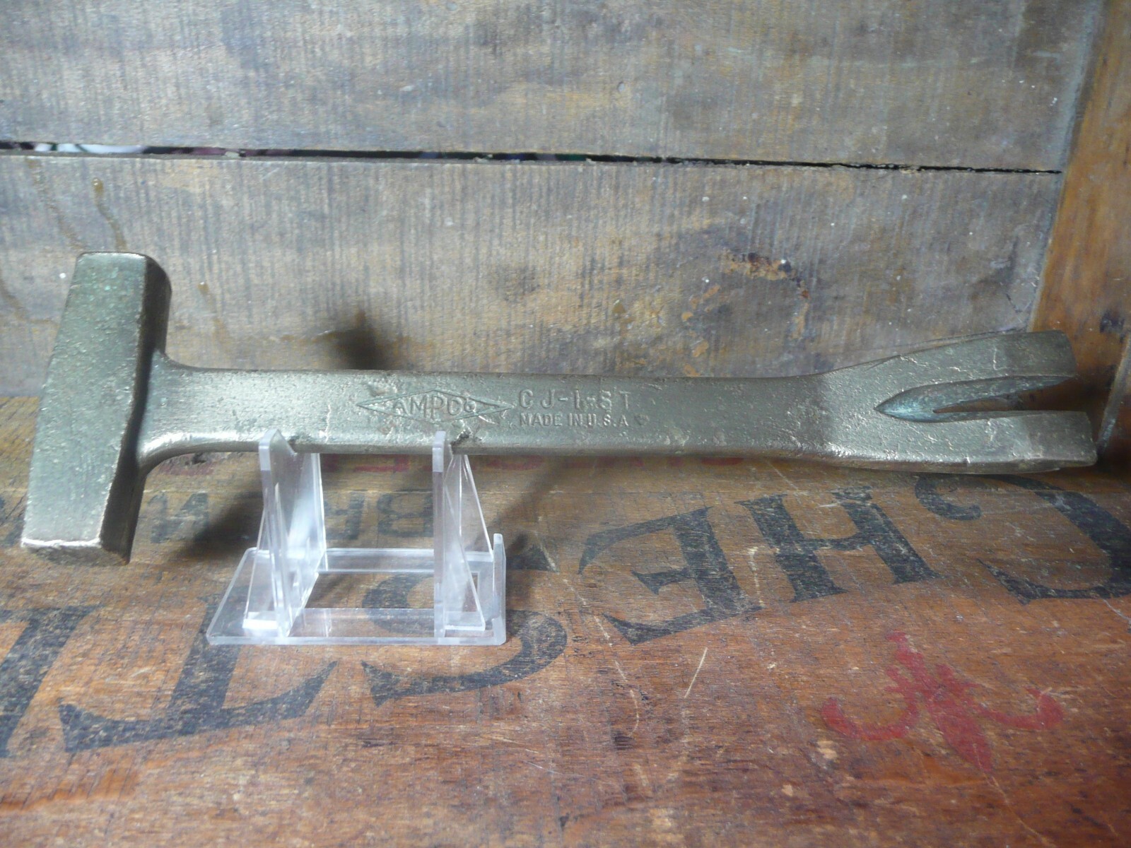 AMPCO CJ-1-ST BRONZE NON-SPARKING, NON-MAGNETIC Crate tool hammer and prybar.