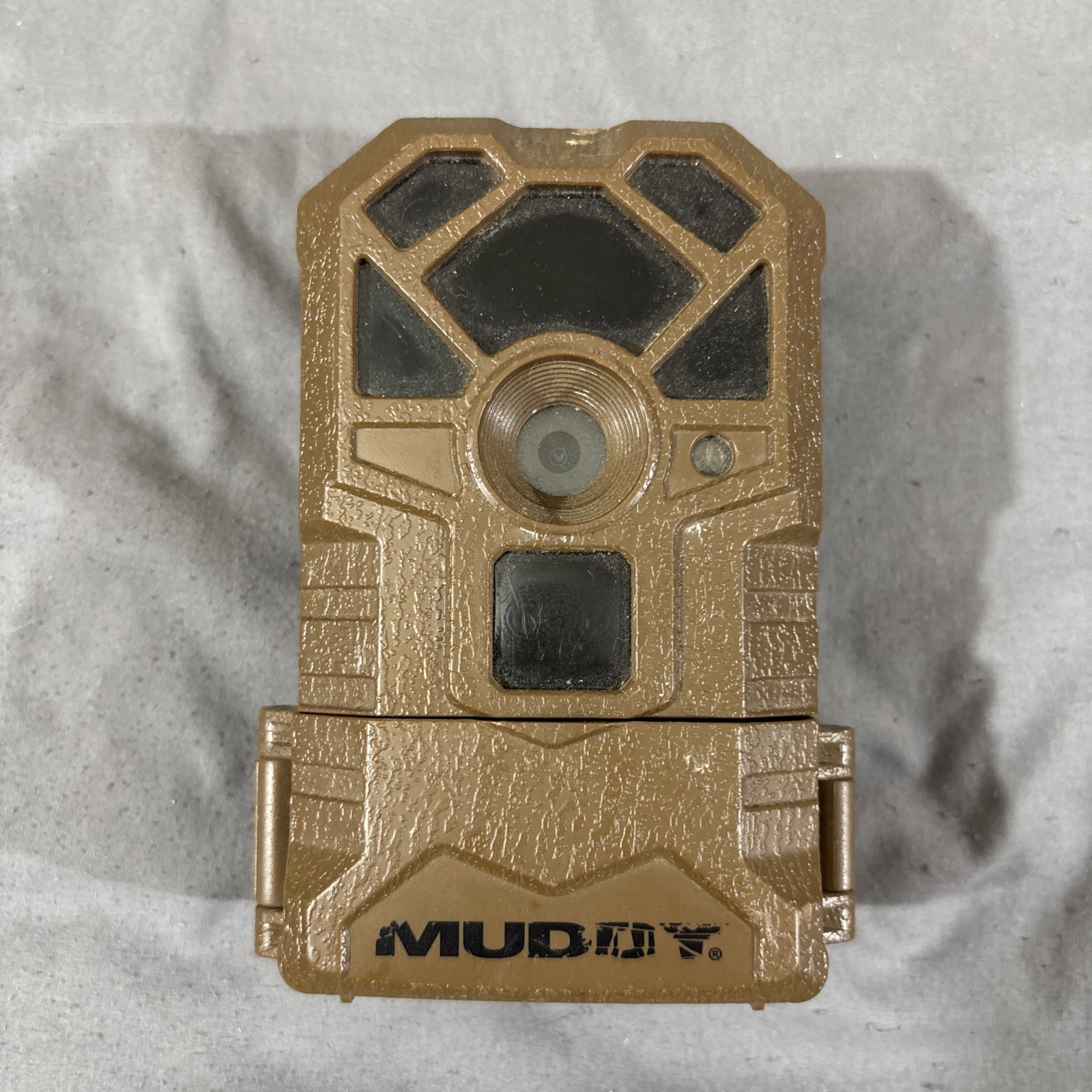 MUDDY Trail Camera Model MUD-MTC100 Trail Wildlife Camera