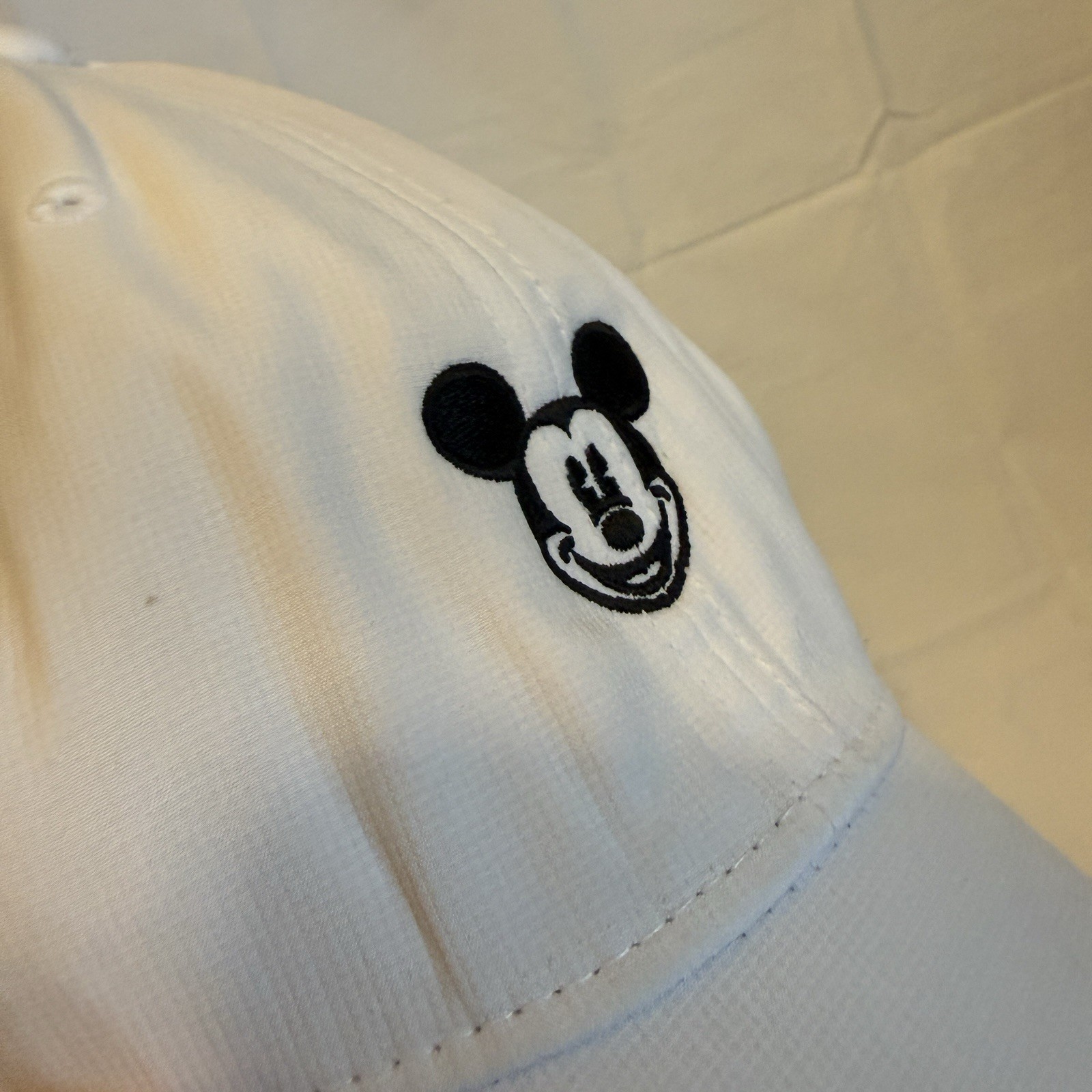 EUC Nike Mickey Mouse Authentic Disney Dri-Fit Featherlight Running OSFA Hat Cap