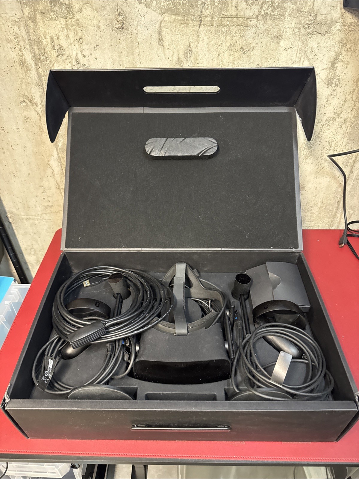 Oculus Meta Quest 1 All-in-One VR Headset 64GB with Controllers and Box Tested