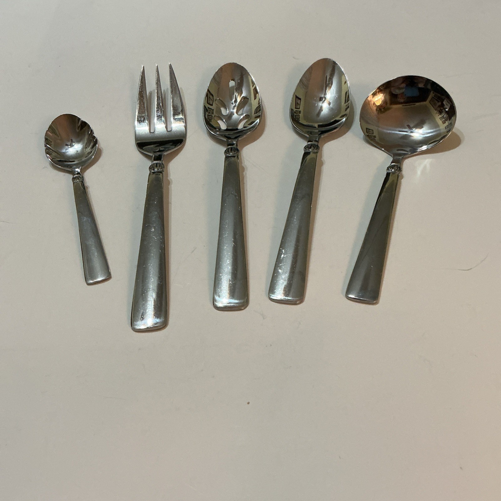 Reed & Barton SANDERLING Stainless Flatware 5 Serving