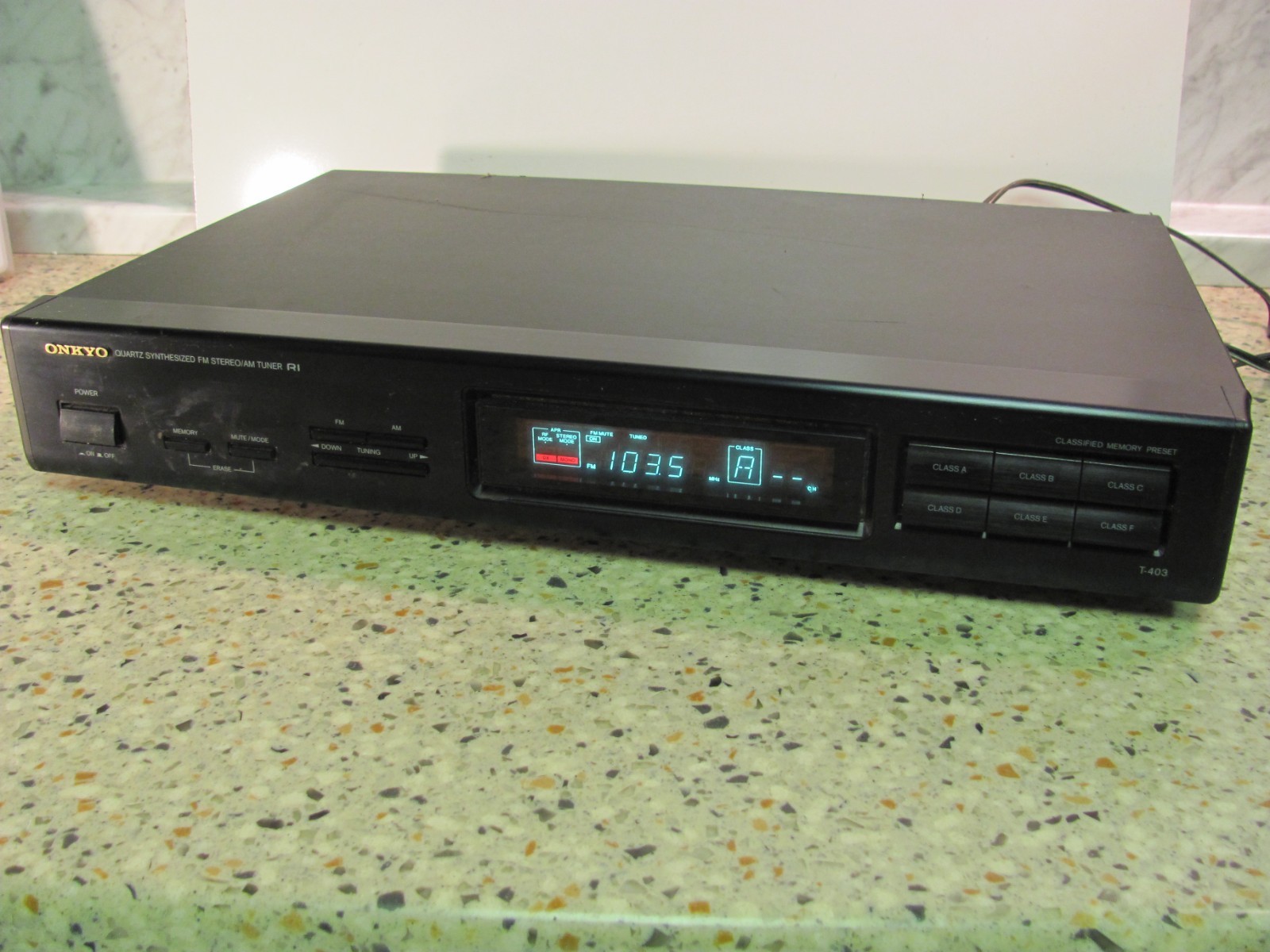 Onkyo T-403 Quartz Synthesized AM/FM Stereo Tuner