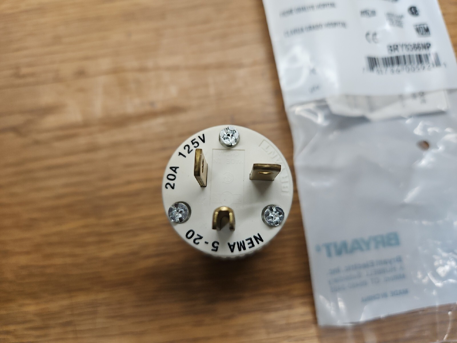 BRY8366NP 3 Wire Straight Blade Plug Hospital Grade 125Vac 20A