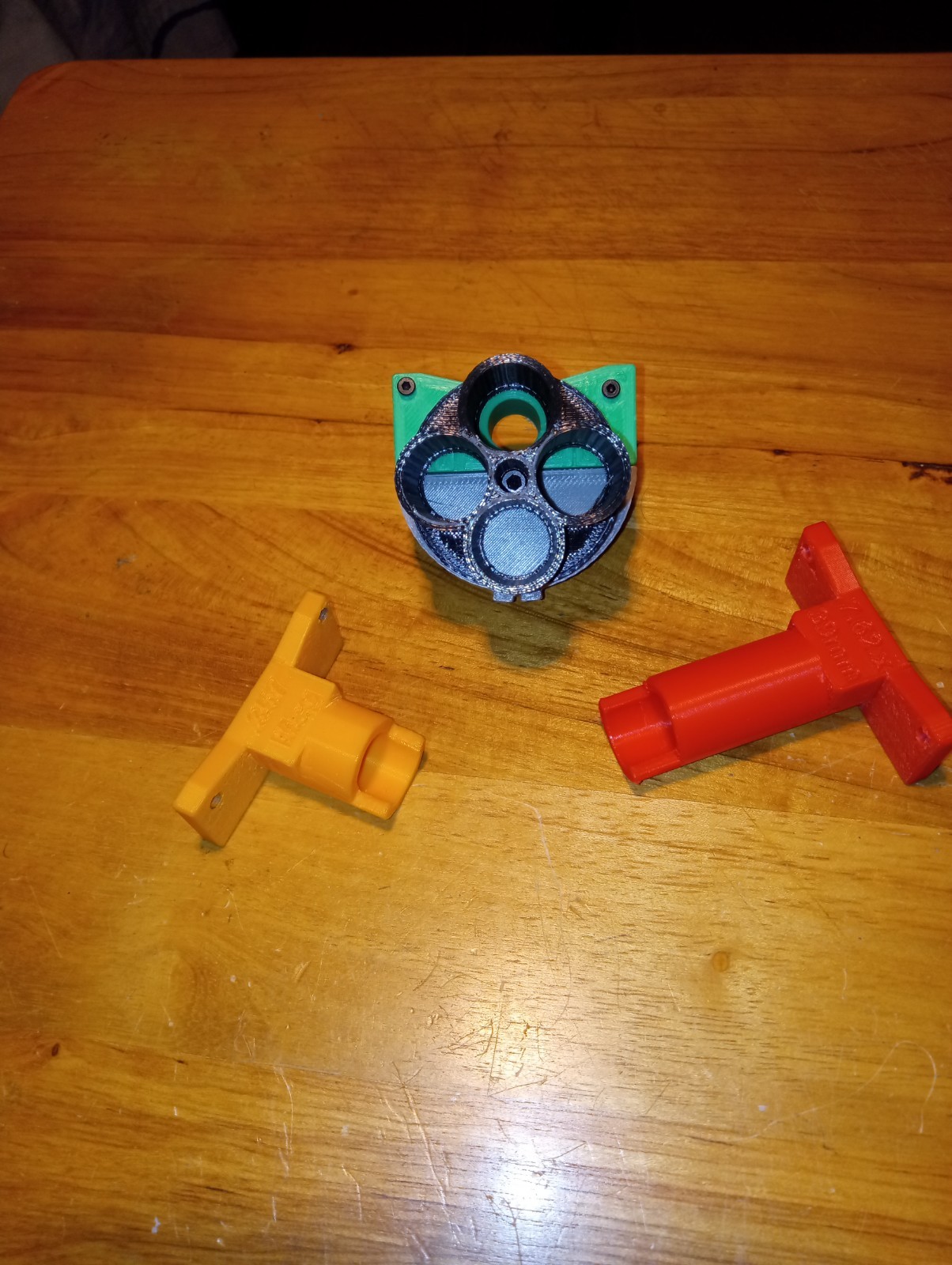 Lee APP Universal Case Feeder 3D Printed With 3 Case Adapters,No More Adjusting.