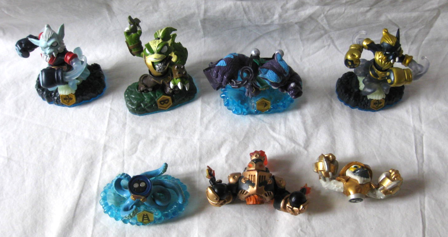 SKYLANDRS SWAP FORCE, NIGHT SHIFT, STINK BOMB, TRAP SHADOW, 4 COMPLETE + 3 PARTS