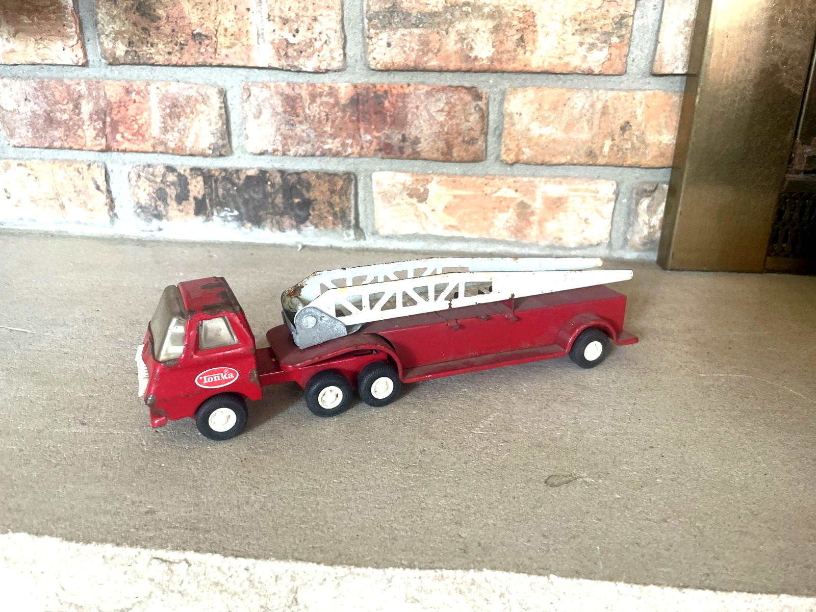 Vintage Original Tonka Red Fire Ladder Truck 55010 pressed steel Fire Truck 11''