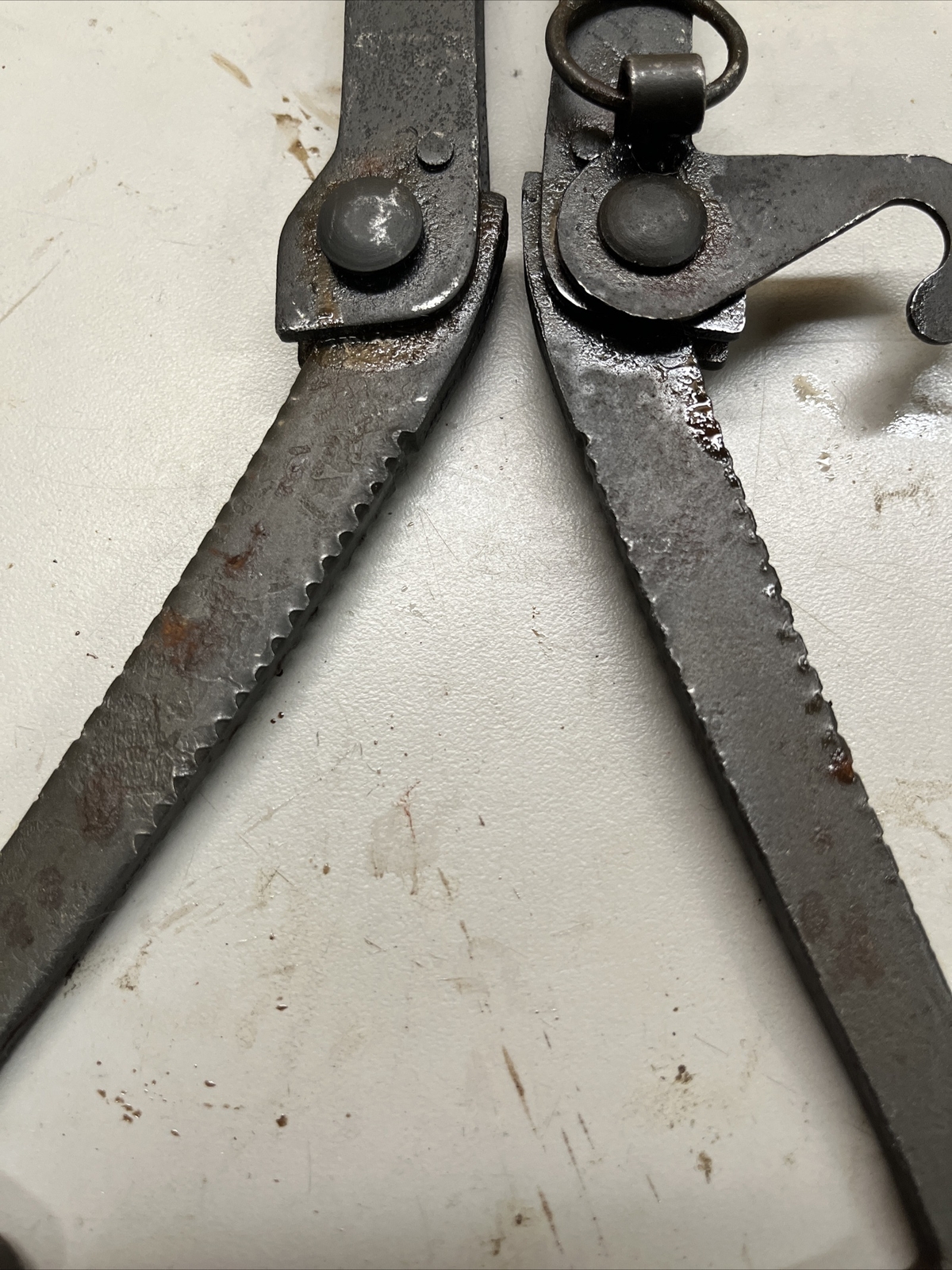 POST WW2 BRITISH MILITARY FOLDING HANDLE WIRE CUTTERS