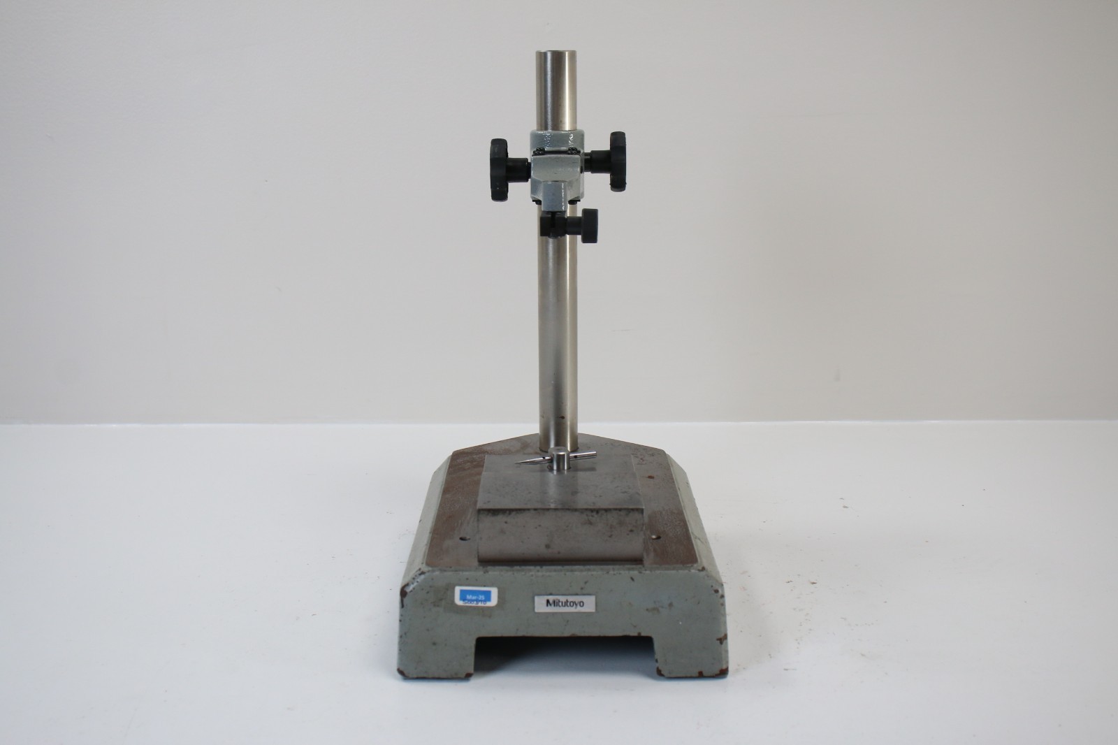 Mitutoyo 215-640 side hole gage indicator comparator test stand #11