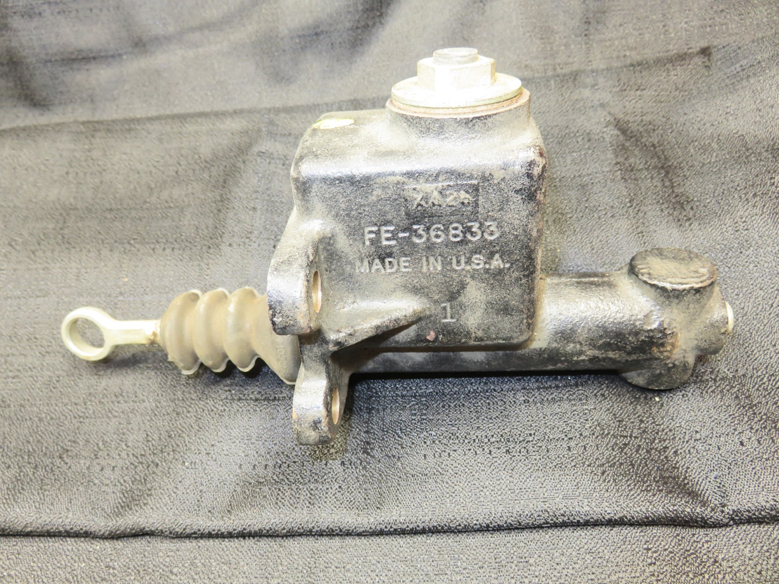 NOS Willys Kaiser Jeep Gladiator M715 M725 Truck Brake Master Cylinder FE-36833